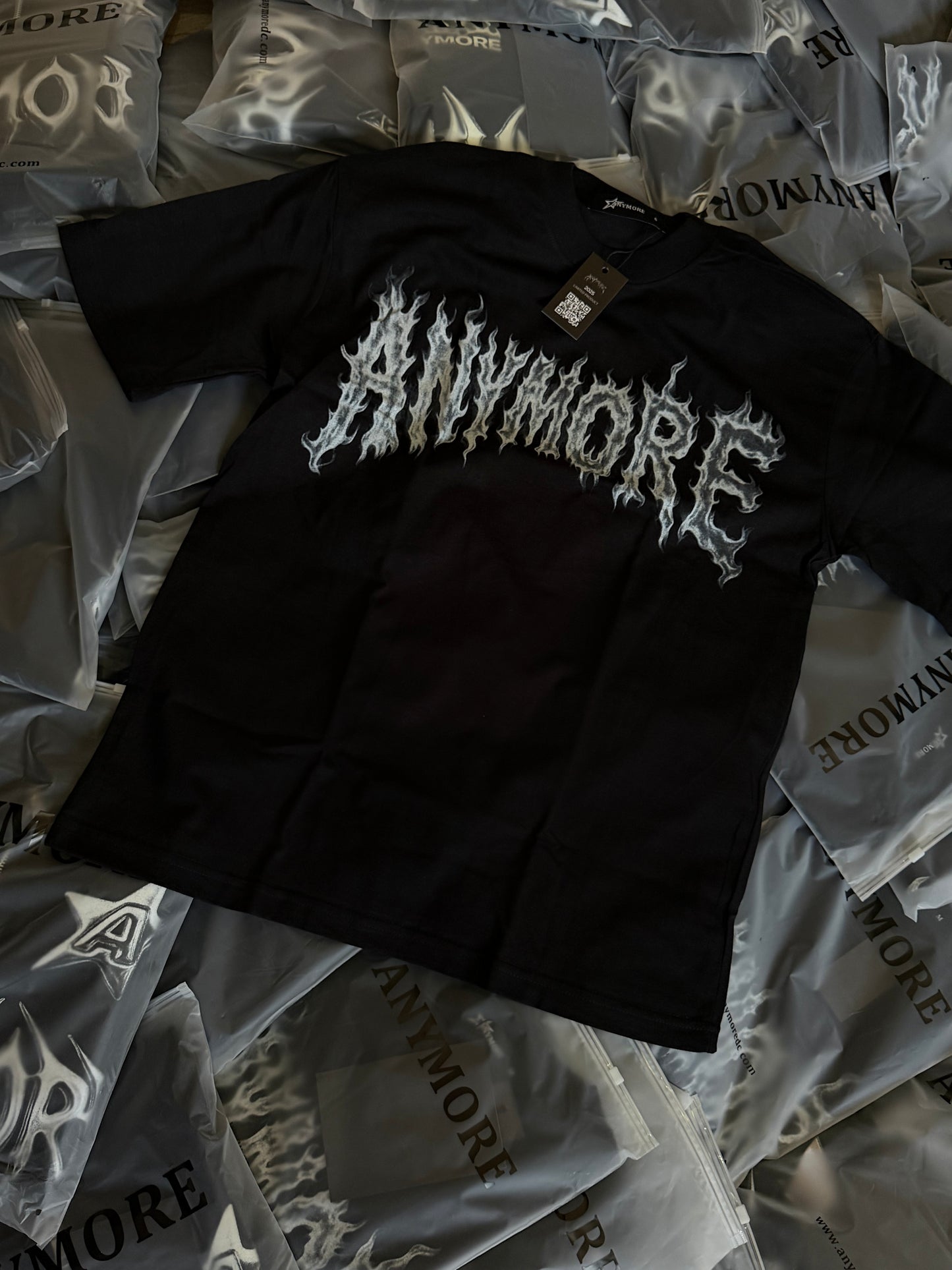 Playera Anymore flames