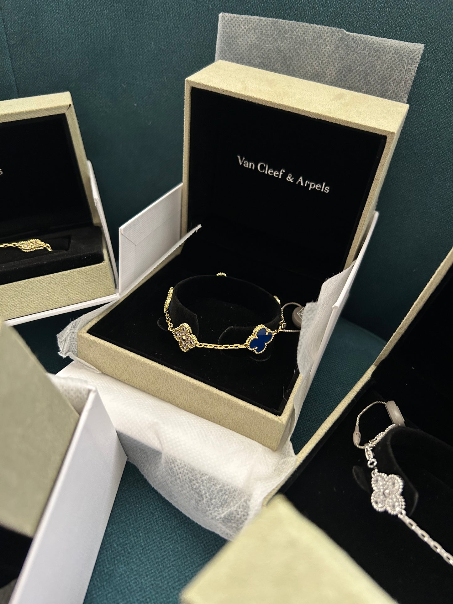 Pulso tipo VC Plata .925 baño en oro 18k dorado con azul