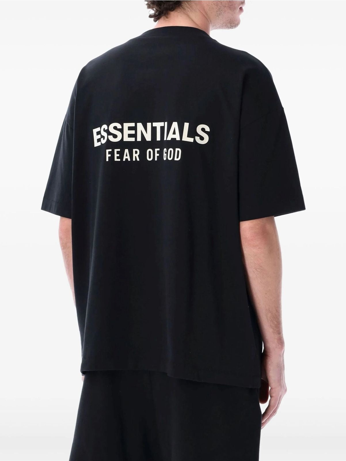 playera essentials negra ss25