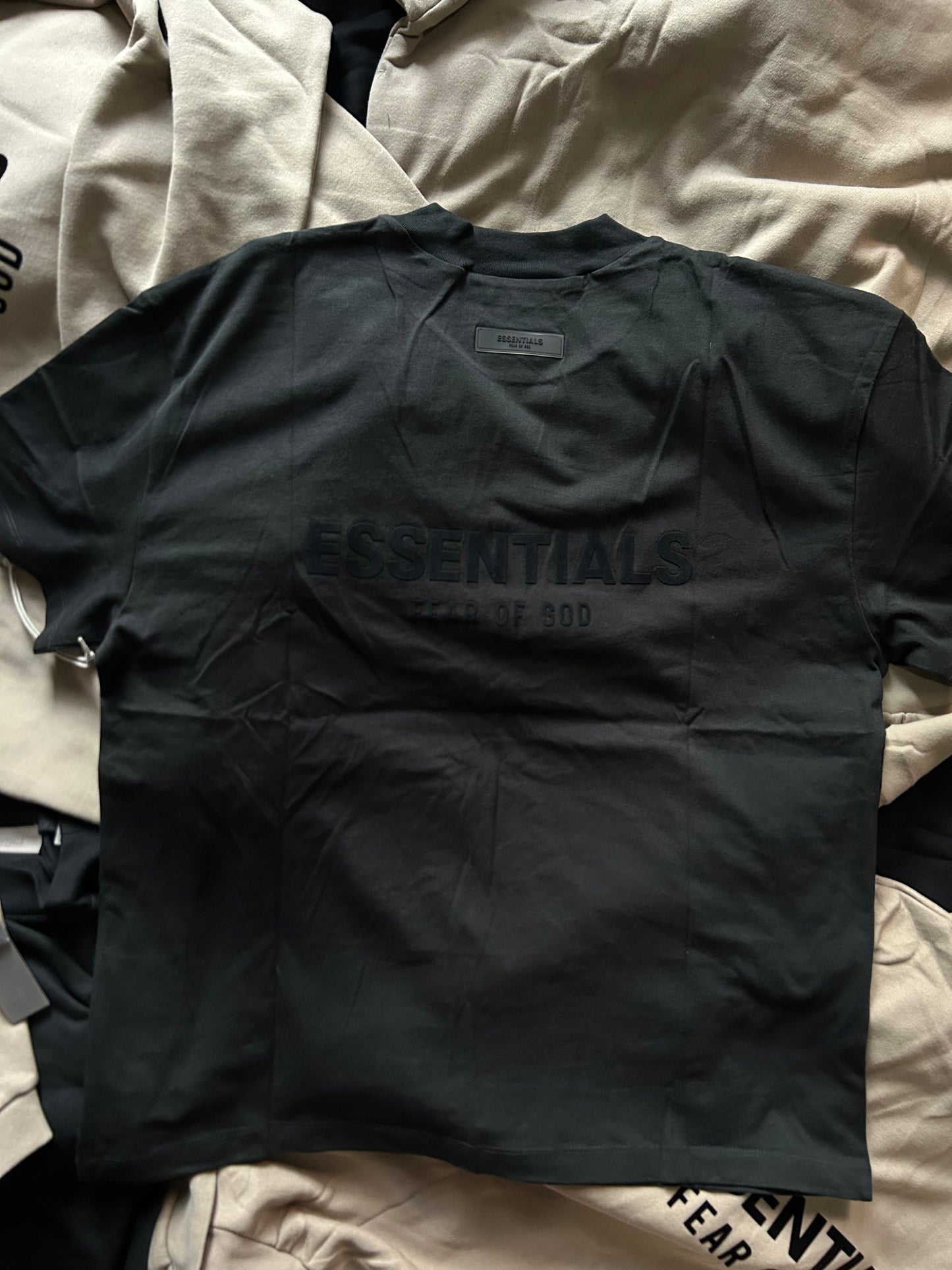 Playera ESSENTIALS strech lim FS22 negra