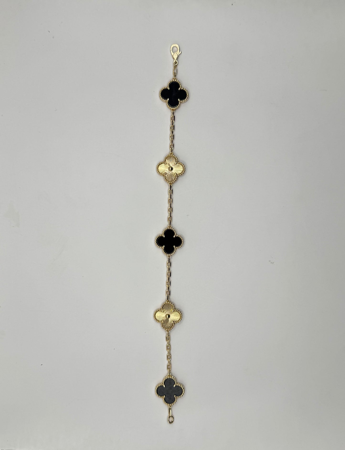 Pulsos de plata TIPO Van
Cleef Plata .925 bañada en oro negra con dorado