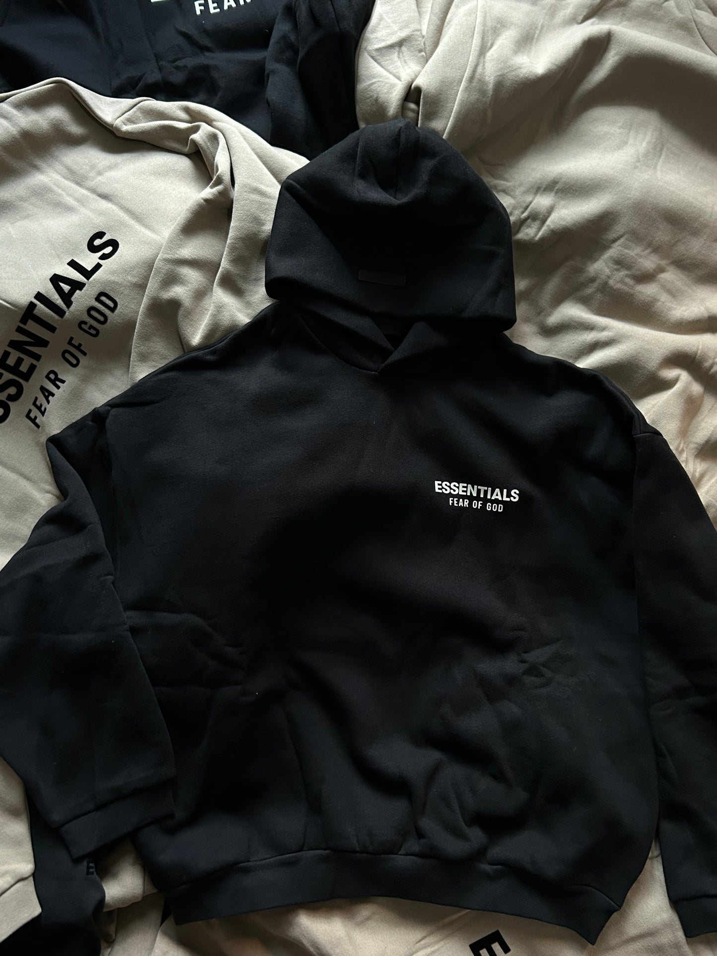 Hoodie ESSENTIALS SS24 fear of god negra